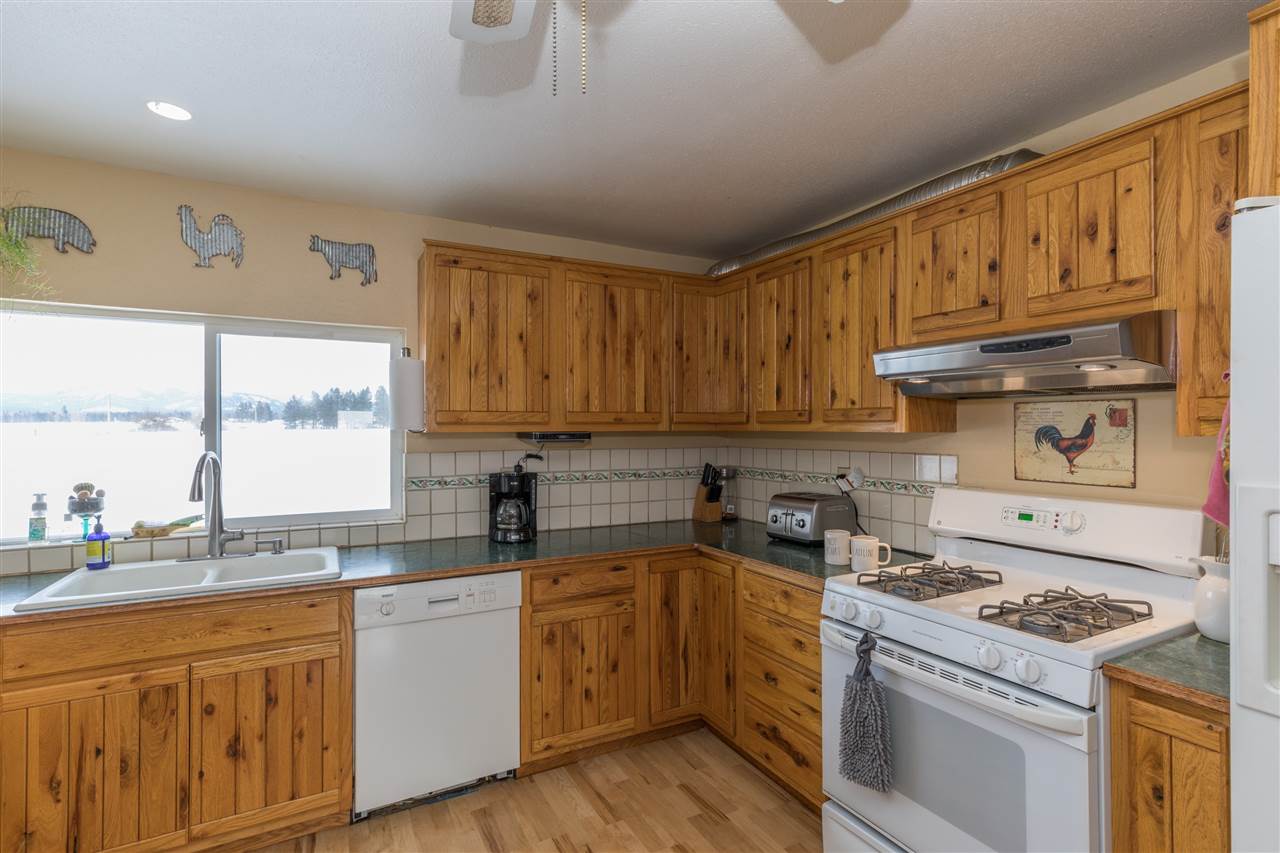38818 North Short Road Deer Park, WA 99006 - Photo 12 of 20