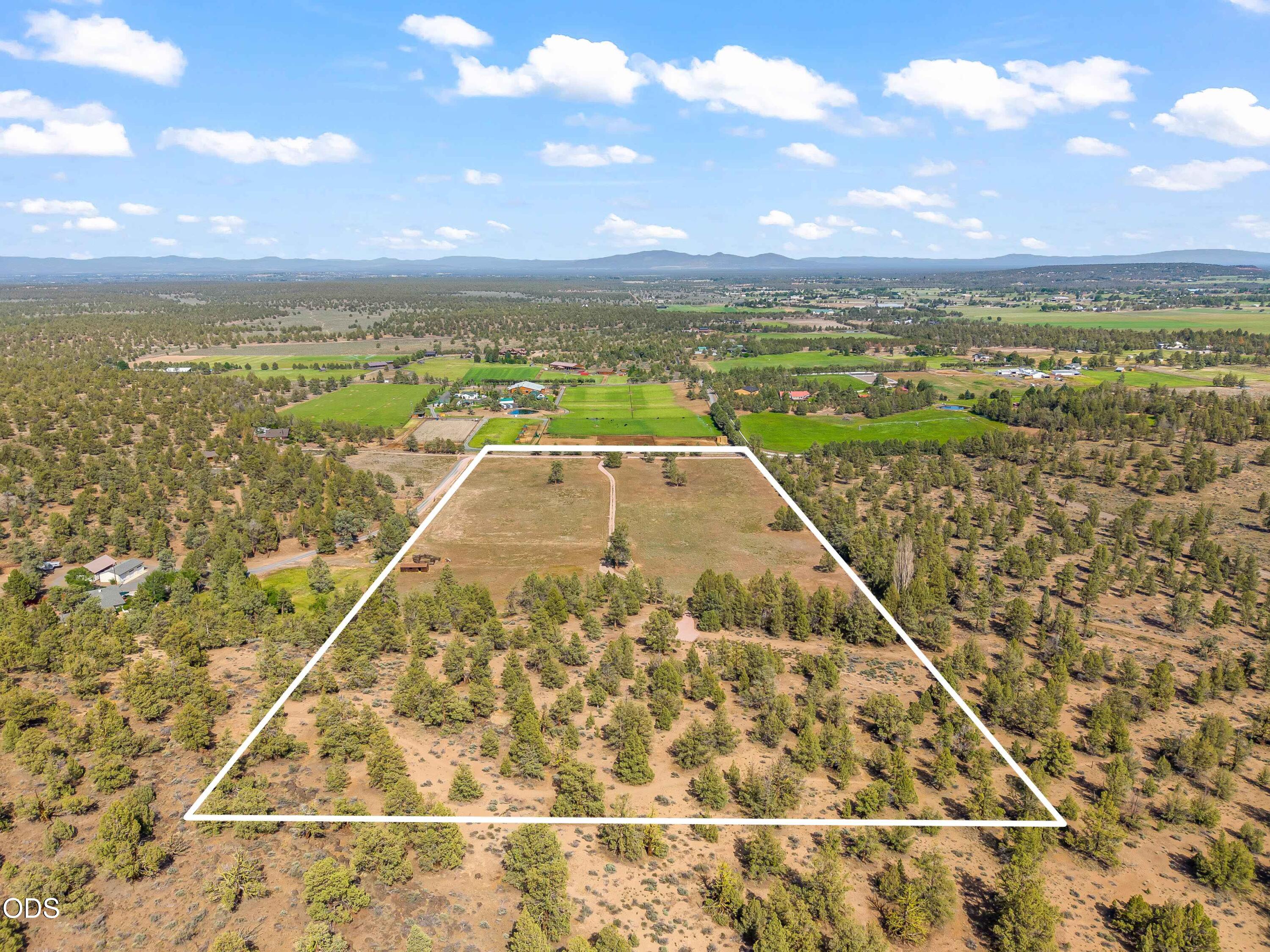 19450 Dusty Loop Bend, OR 97703 - Photo 4 of 8