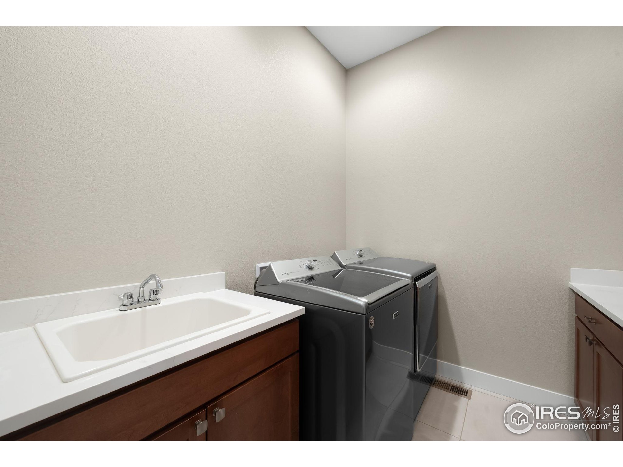 5799 Howell Street Golden, CO 80403 - Photo 26 of 50 a bathroom with a sink and a mirror
