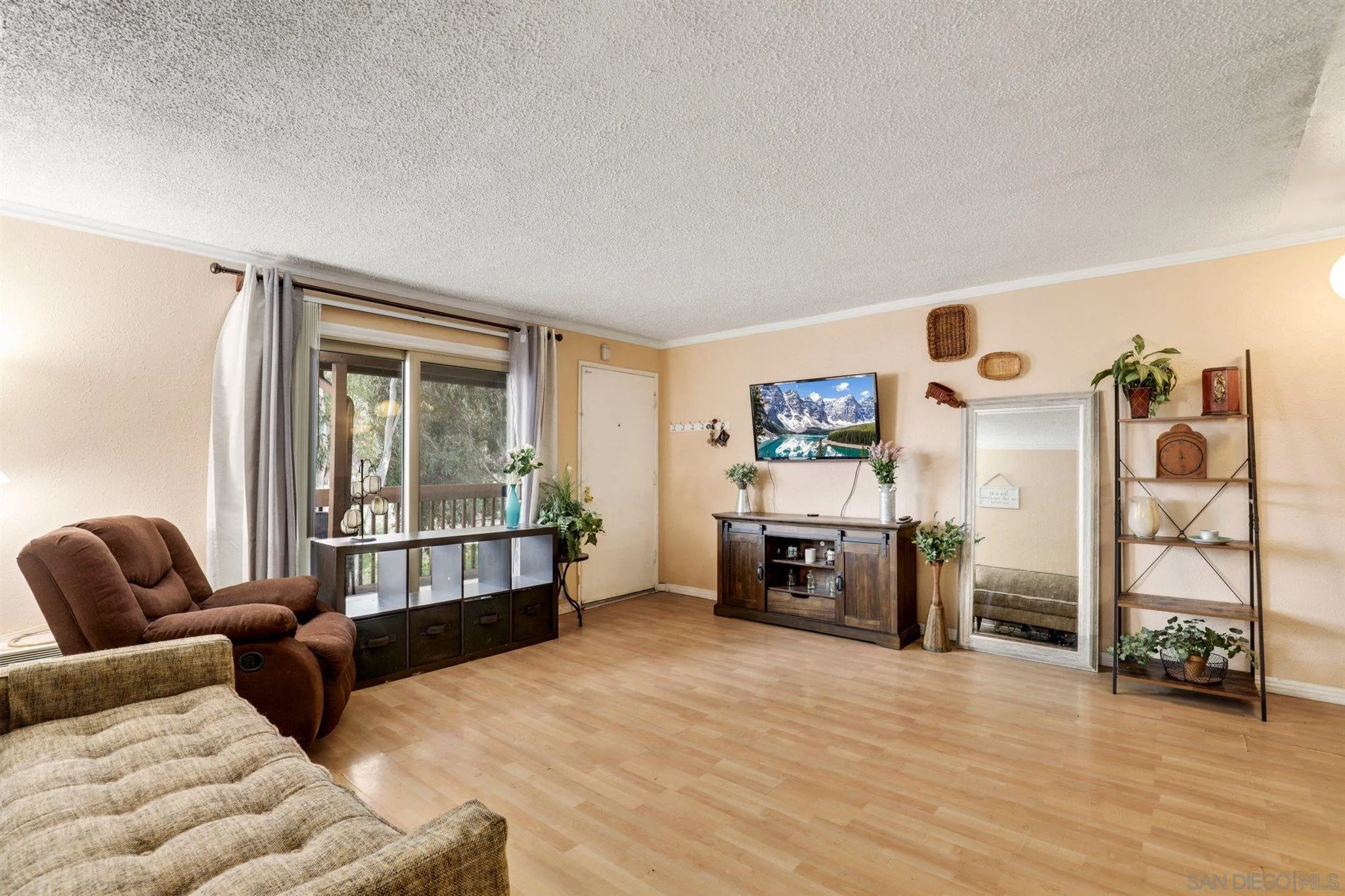 6370 Rancho Mission Road, Unit 920 San Diego, CA 92108 - Photo 2 of 22 a living room with furniture and a flat screen tv