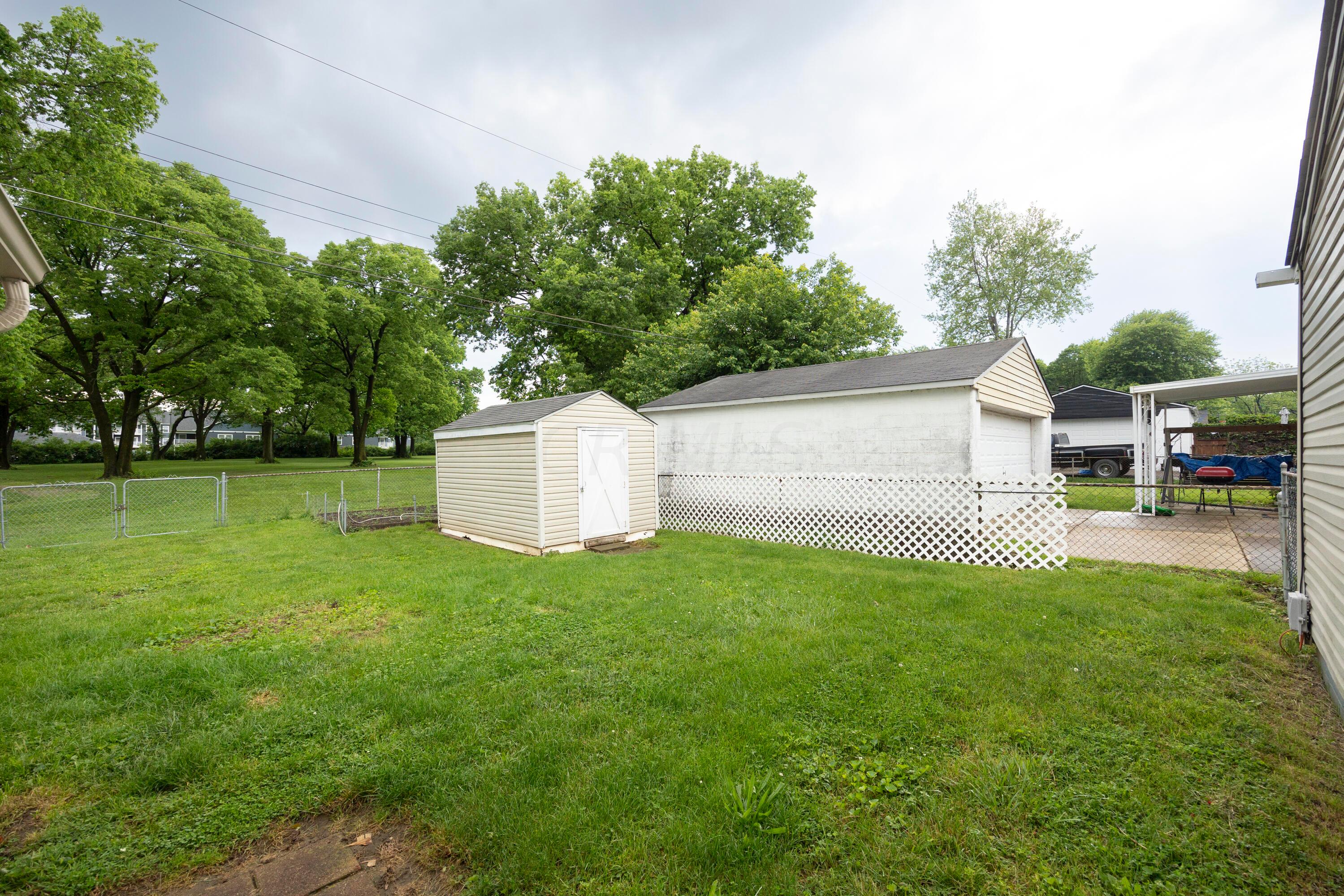 115 Phelps Road Columbus, OH 43207 - Photo 33 of 42 Yard