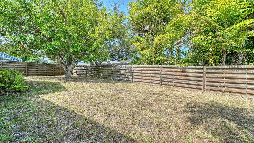 1546 Georgetowne Lane Sarasota, FL 34232 - Photo 33 of 36