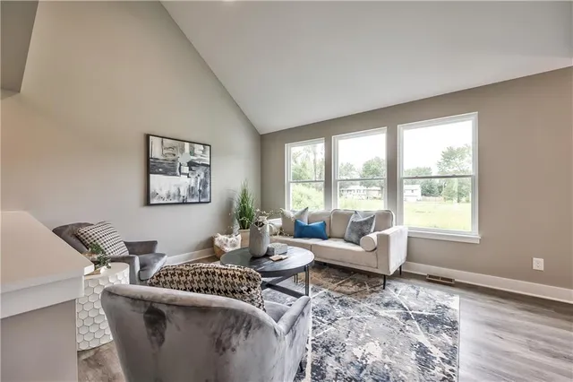 $289,950 | 510 West Lawrence Avenue, Spring Hill, KS 66083