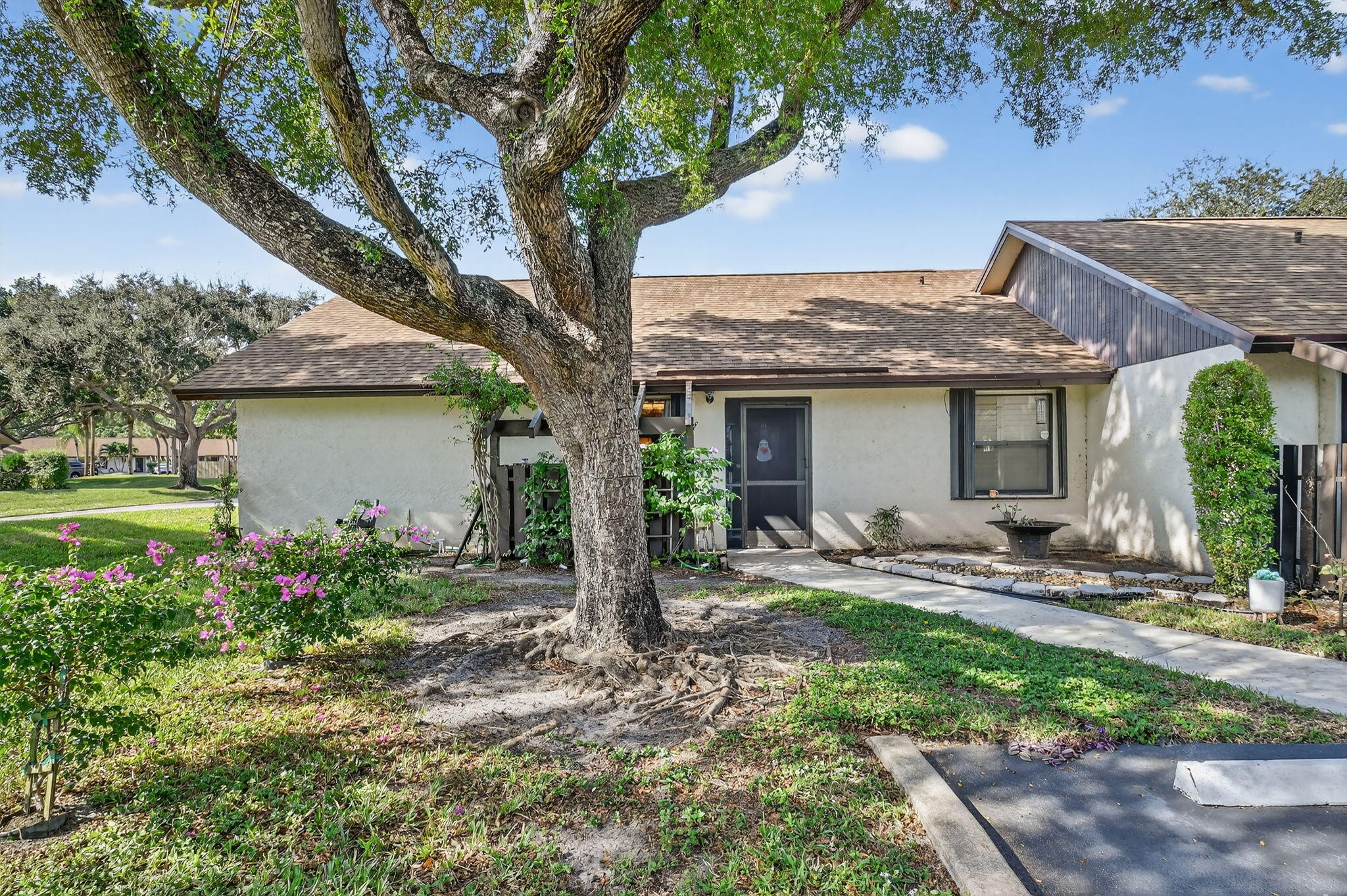 117 Vía De Casas Norte Boynton Beach, FL 33426 - Photo 2 of 31 a front view of house with yard and seating area