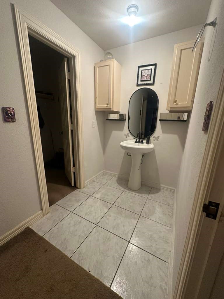 8404 Leander Street Houston, TX 77012 - Photo 22 of 28 master suite
