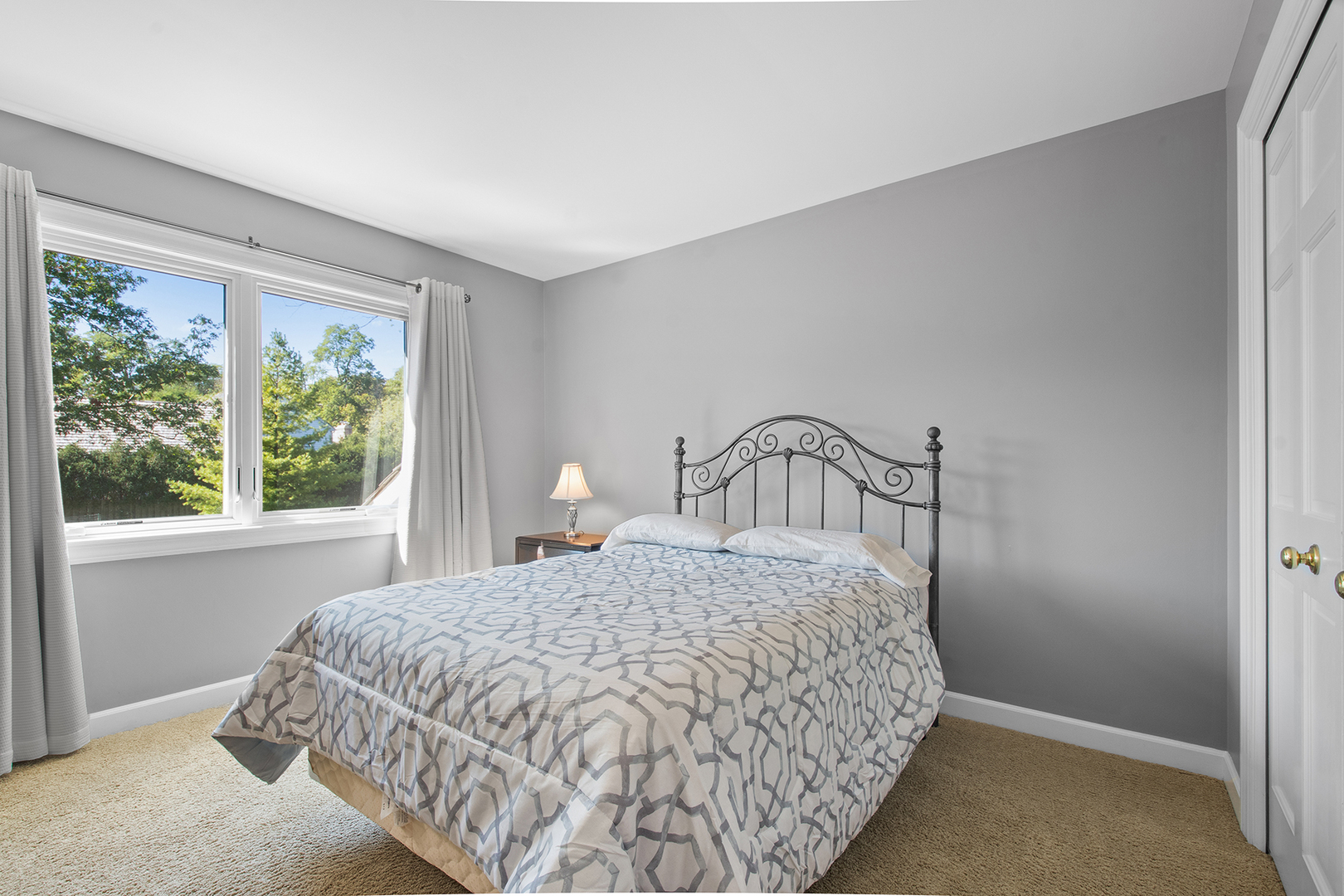 100 Boardman Court Lake Bluff, IL 60044 - Photo 25 of 33 a bedroom with a bed and window