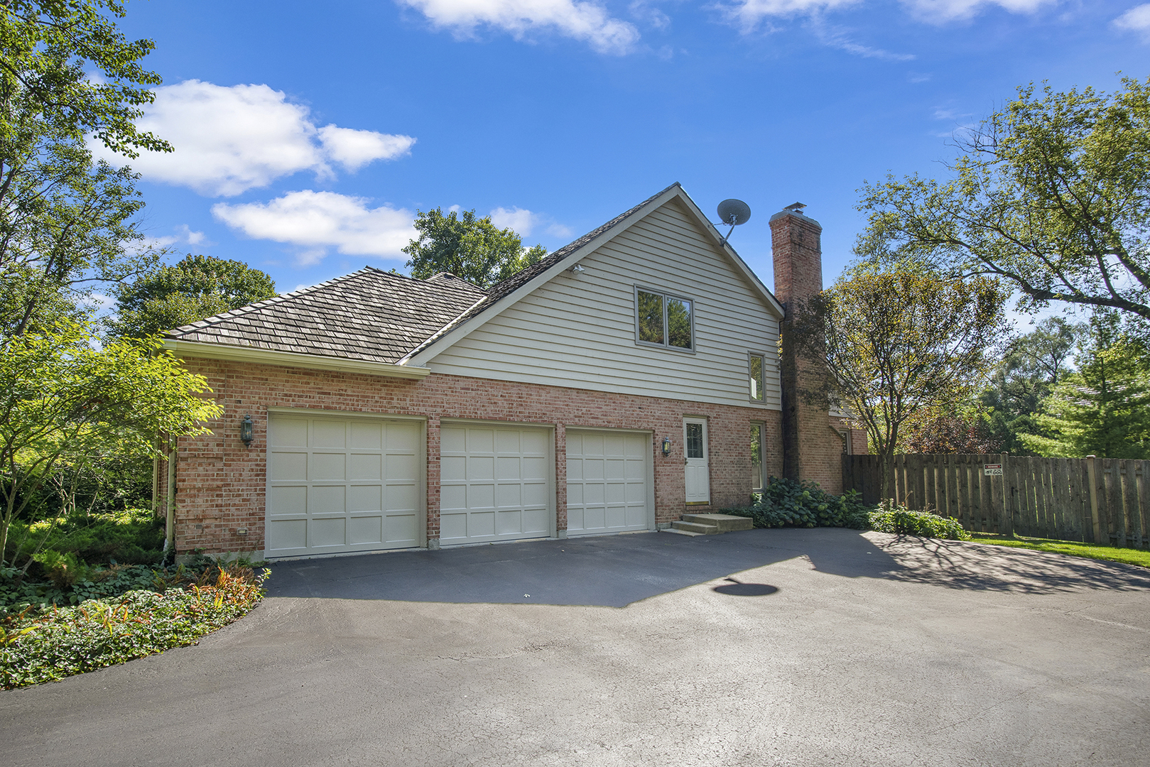 100 Boardman Court Lake Bluff, IL 60044 - Photo 32 of 33 a front view of a house with a garage