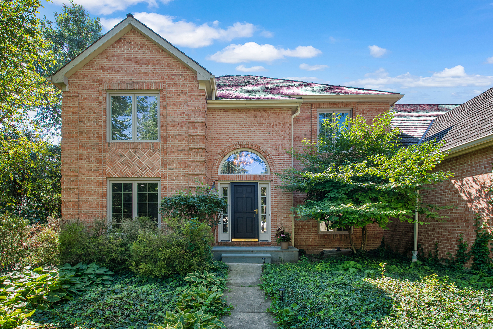 100 Boardman Court Lake Bluff, IL 60044 - Photo 33 of 33 front view of a house with a yard