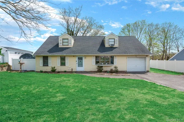 $700,000 | 112 Rosemont Avenue, Farmingville, NY 11738