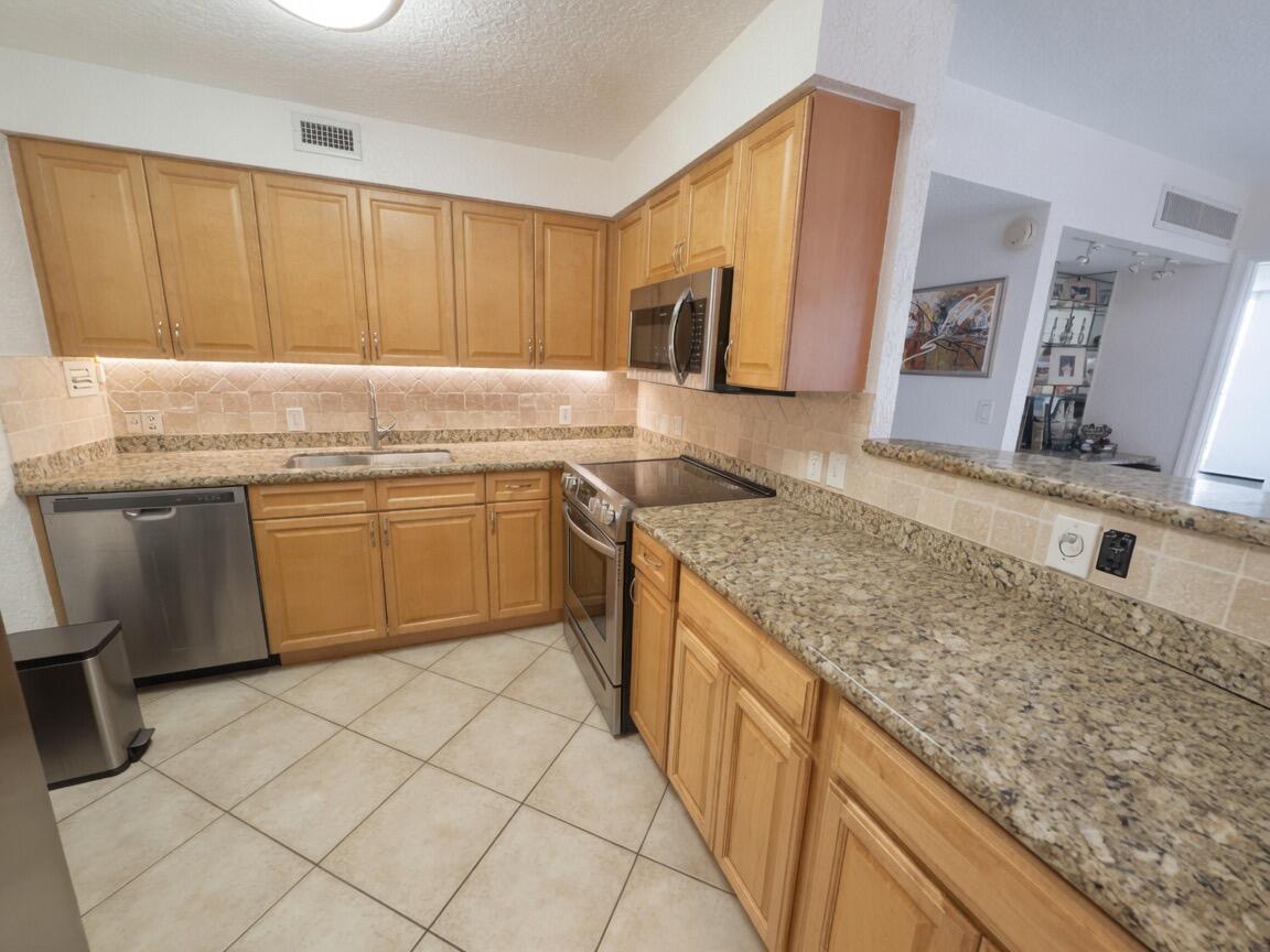 1000 Spanish River Road, Unit 4P Boca Raton, FL 33432 - Photo 5 of 18 IMG_9166