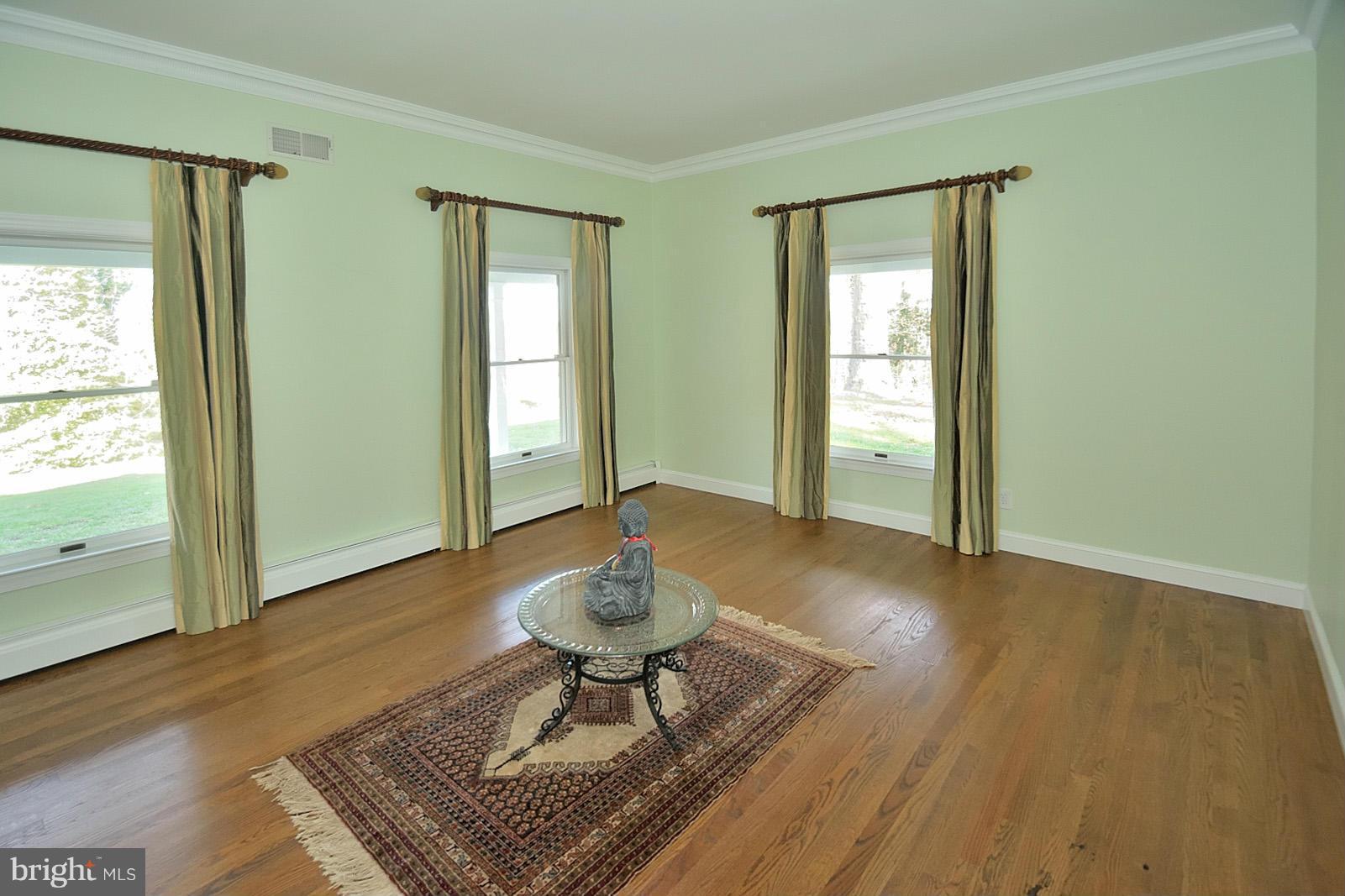 2800 Bryan Point Road Accokeek, MD 20607 - Photo 12 of 30 Living Room