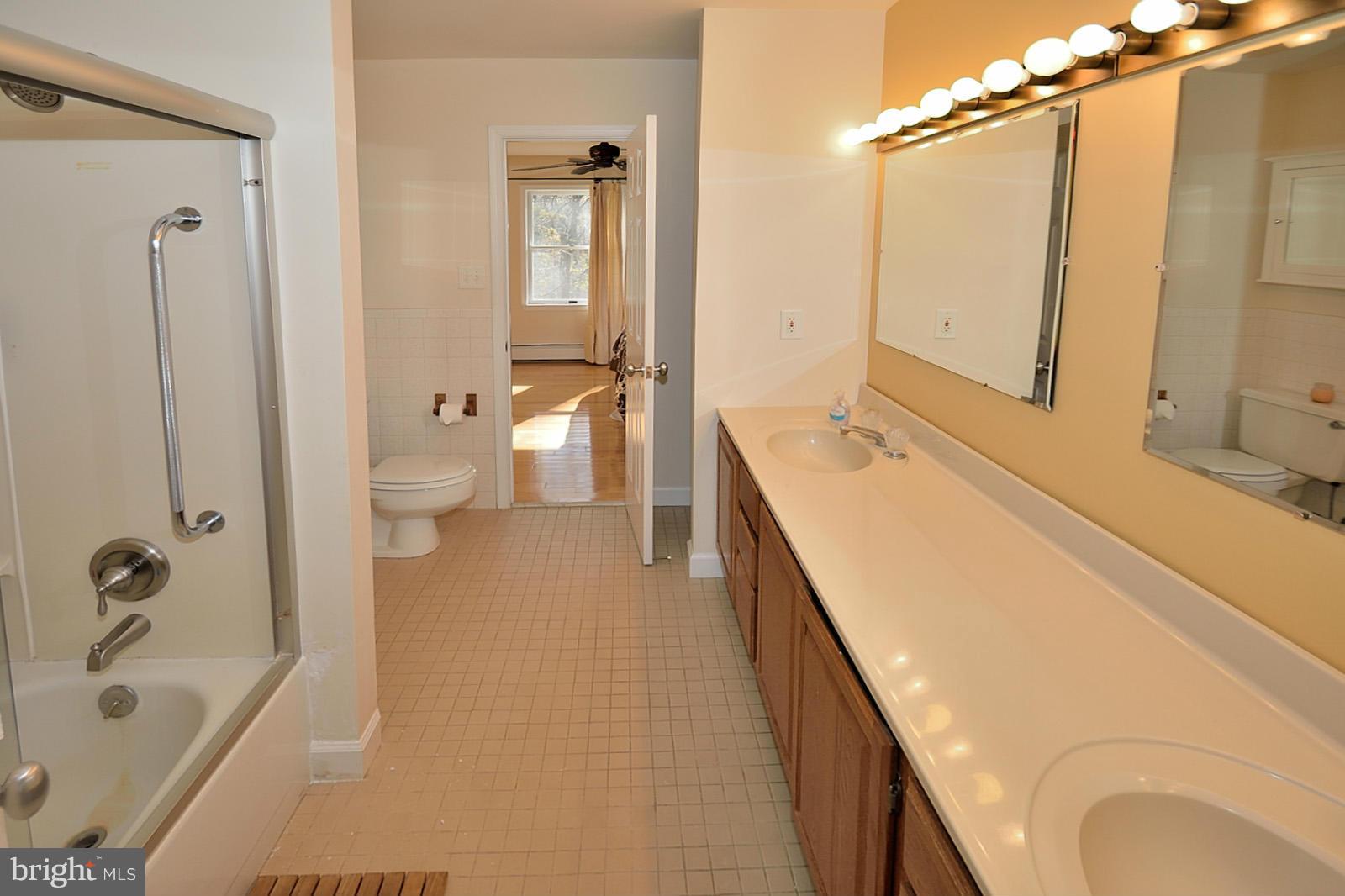 2800 Bryan Point Road Accokeek, MD 20607 - Photo 20 of 30 Jack'n Jill Bathroom