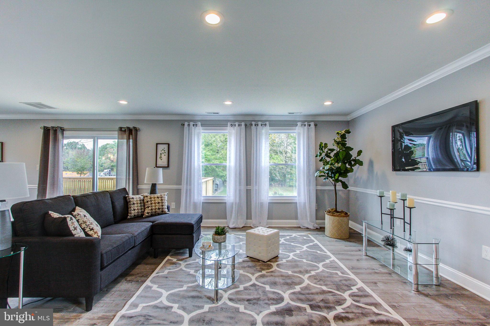 1517 River Road Croydon, PA 19021 - Photo 13 of 37 Living/Family Room 32 x 13