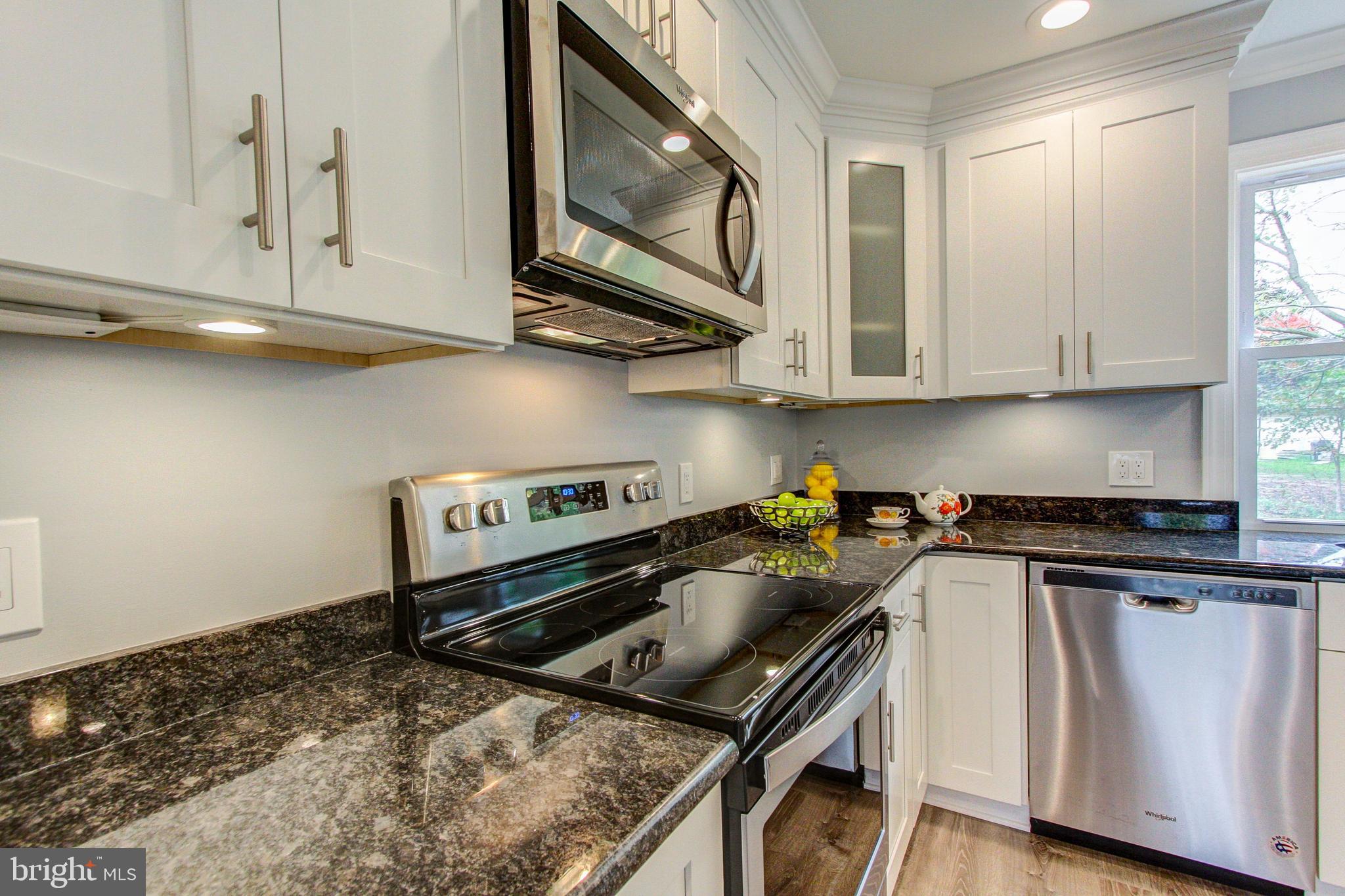 1517 River Road Croydon, PA 19021 - Photo 8 of 37 5 Burner self-cleaning range