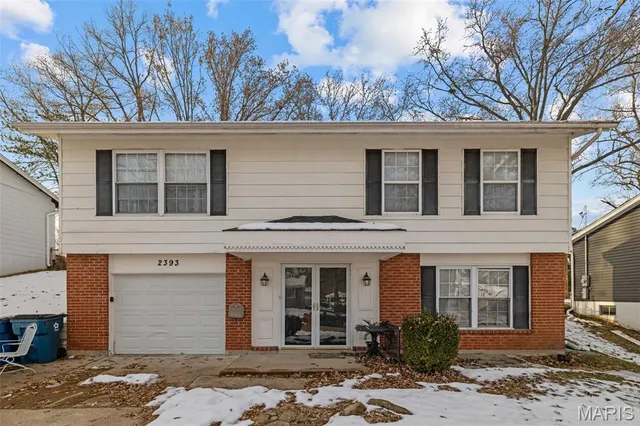 $280,000 | 2393 Wesford Drive, Maryland Heights, MO 63043