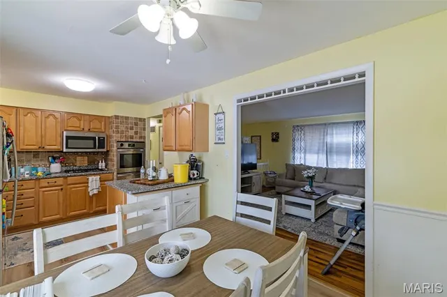 $280,000 | 2393 Wesford Drive, Maryland Heights, MO 63043