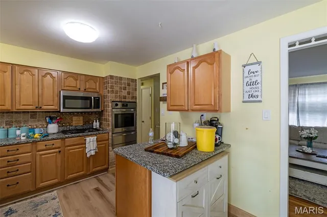 $280,000 | 2393 Wesford Drive, Maryland Heights, MO 63043