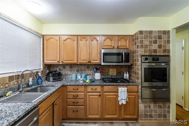 $280,000 | 2393 Wesford Drive, Maryland Heights, MO 63043