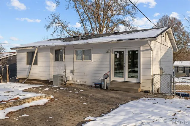 $280,000 | 2393 Wesford Drive, Maryland Heights, MO 63043