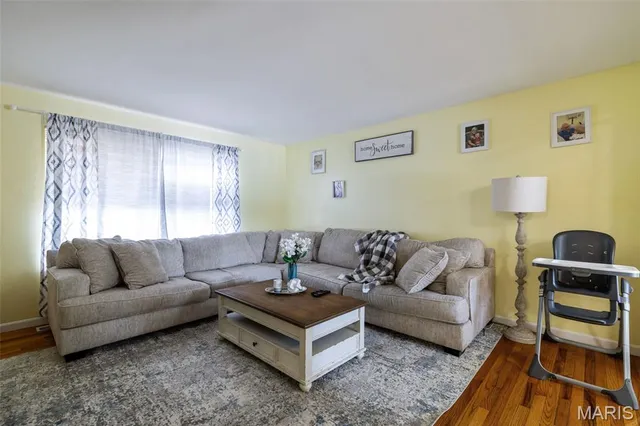 $280,000 | 2393 Wesford Drive, Maryland Heights, MO 63043