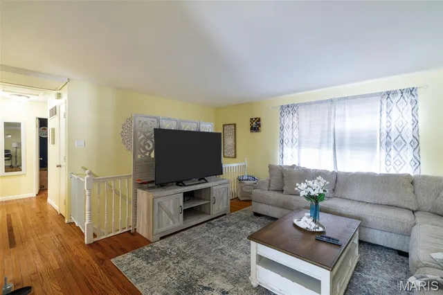 $280,000 | 2393 Wesford Drive, Maryland Heights, MO 63043