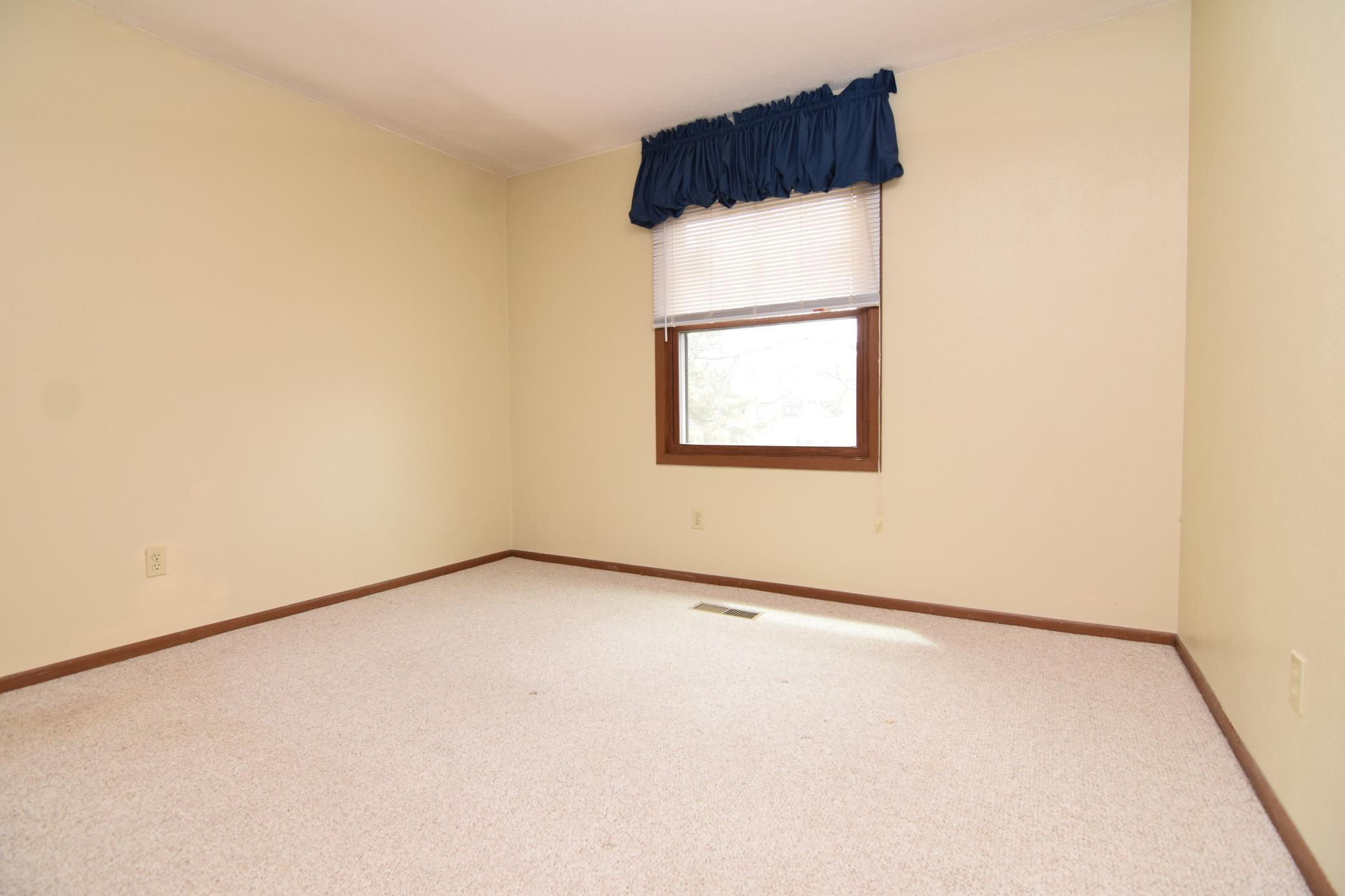 11039 Oregon Circle Bloomington, MN 55438 - Photo 23 of 32