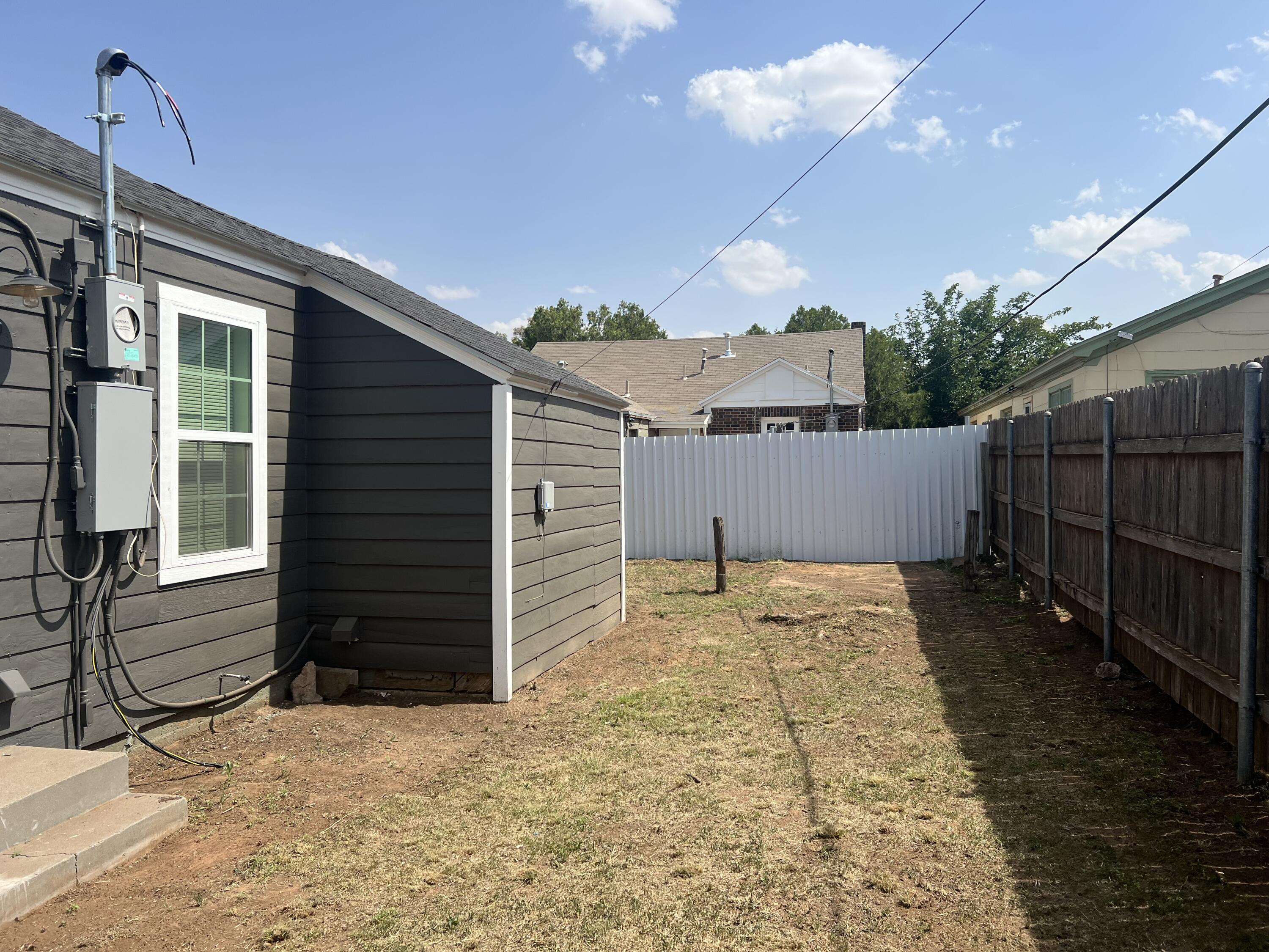 2202 28th Street, Unit B Lubbock, TX 79411 - Photo 11 of 17 a backyard of a house