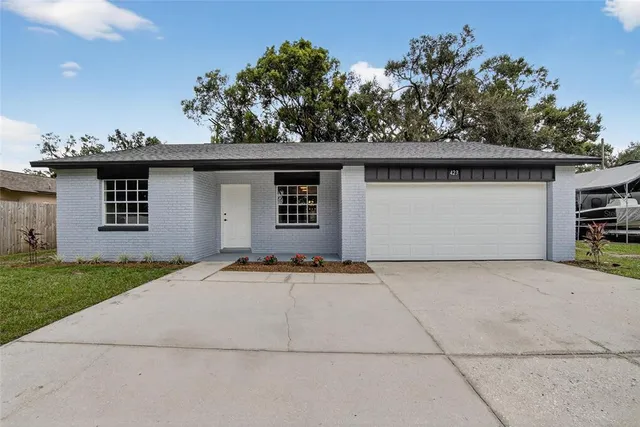 $369,000 | 423 Forest Oak Drive, Seffner, FL 33584