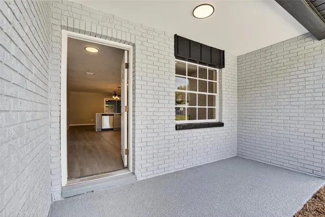 $369,000 | 423 Forest Oak Drive, Seffner, FL 33584