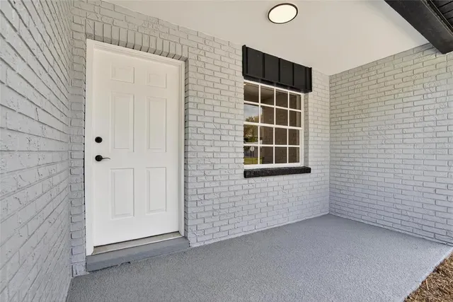 $369,000 | 423 Forest Oak Drive, Seffner, FL 33584