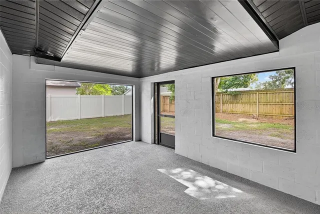 $369,000 | 423 Forest Oak Drive, Seffner, FL 33584