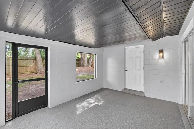 $369,000 | 423 Forest Oak Drive, Seffner, FL 33584