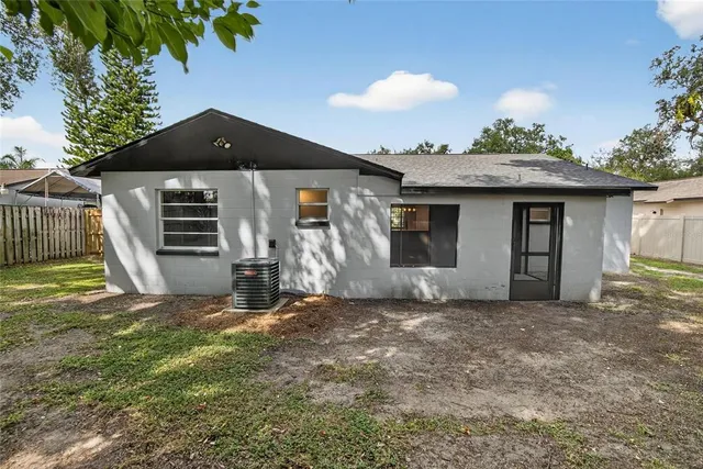 $369,000 | 423 Forest Oak Drive, Seffner, FL 33584