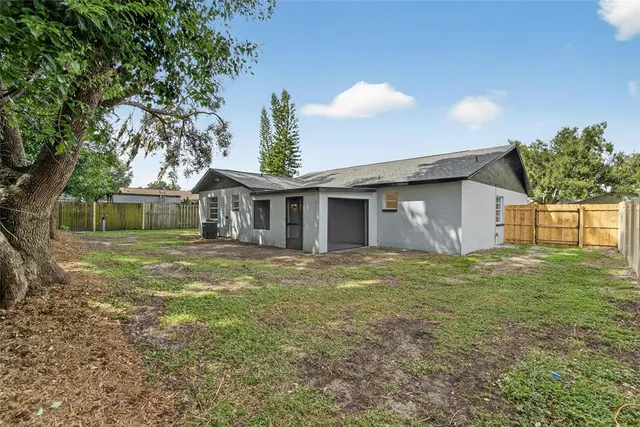 $369,000 | 423 Forest Oak Drive, Seffner, FL 33584