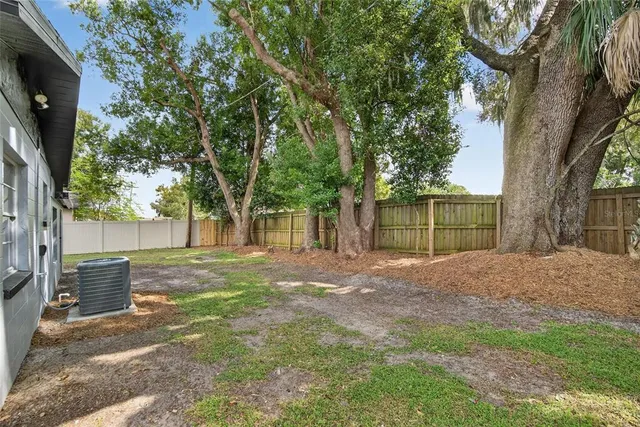 $369,000 | 423 Forest Oak Drive, Seffner, FL 33584