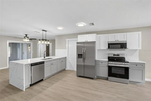 $369,000 | 423 Forest Oak Drive, Seffner, FL 33584