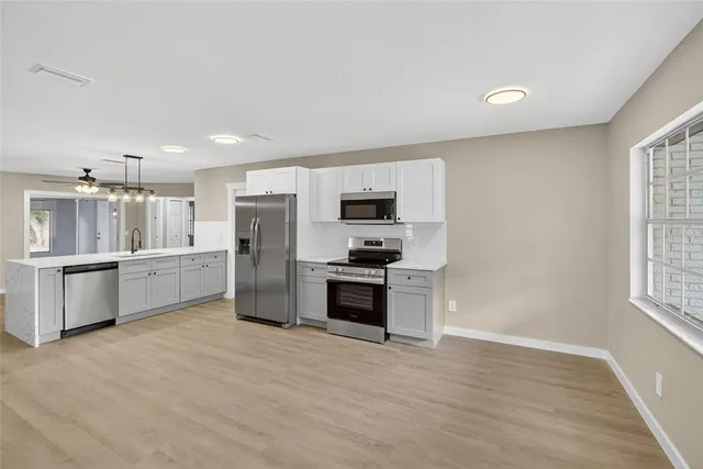 $369,000 | 423 Forest Oak Drive, Seffner, FL 33584