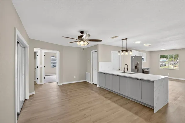 $369,000 | 423 Forest Oak Drive, Seffner, FL 33584