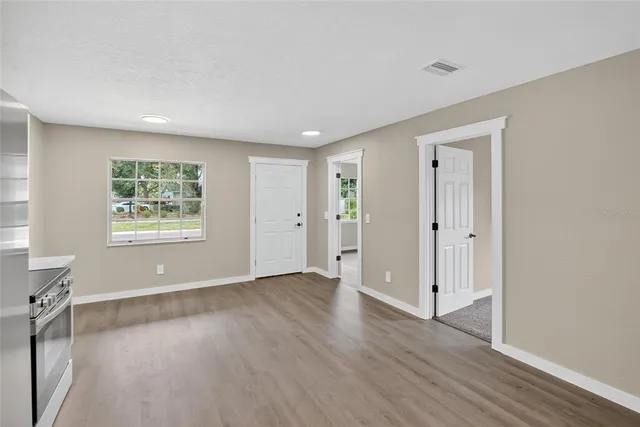 $369,000 | 423 Forest Oak Drive, Seffner, FL 33584