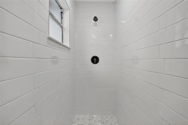 $369,000 | 423 Forest Oak Drive, Seffner, FL 33584