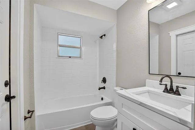 $369,000 | 423 Forest Oak Drive, Seffner, FL 33584