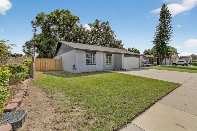 $369,000 | 423 Forest Oak Drive, Seffner, FL 33584