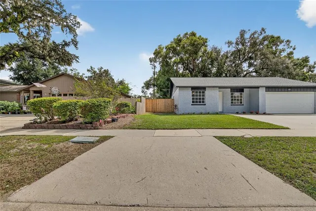 $369,000 | 423 Forest Oak Drive, Seffner, FL 33584