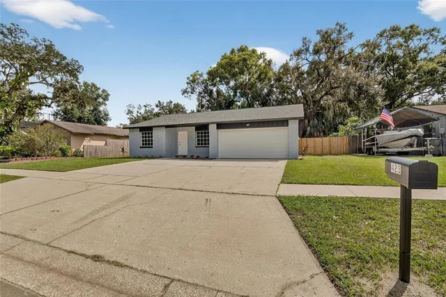 $369,000 | 423 Forest Oak Drive, Seffner, FL 33584