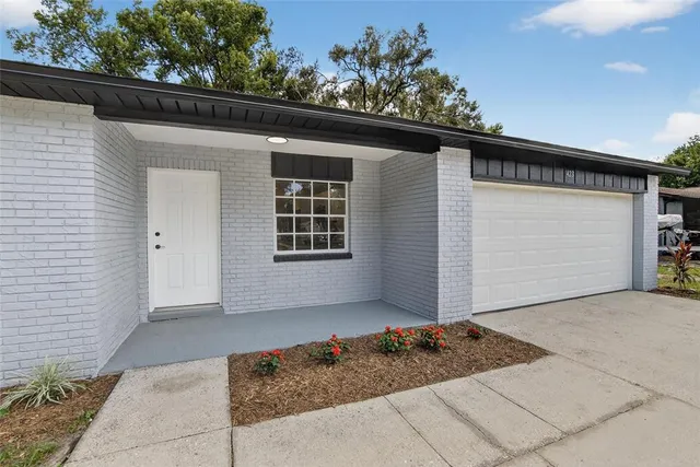 $369,000 | 423 Forest Oak Drive, Seffner, FL 33584