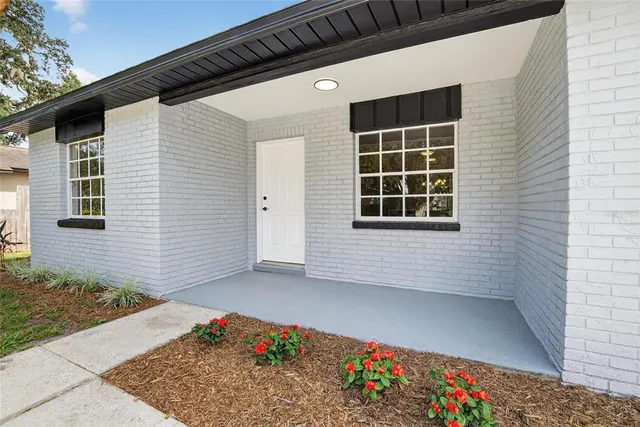 $369,000 | 423 Forest Oak Drive, Seffner, FL 33584