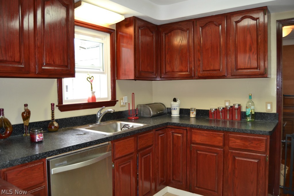 1429 Clearview Road Cleveland, OH 44124 - Photo 13 of 25
