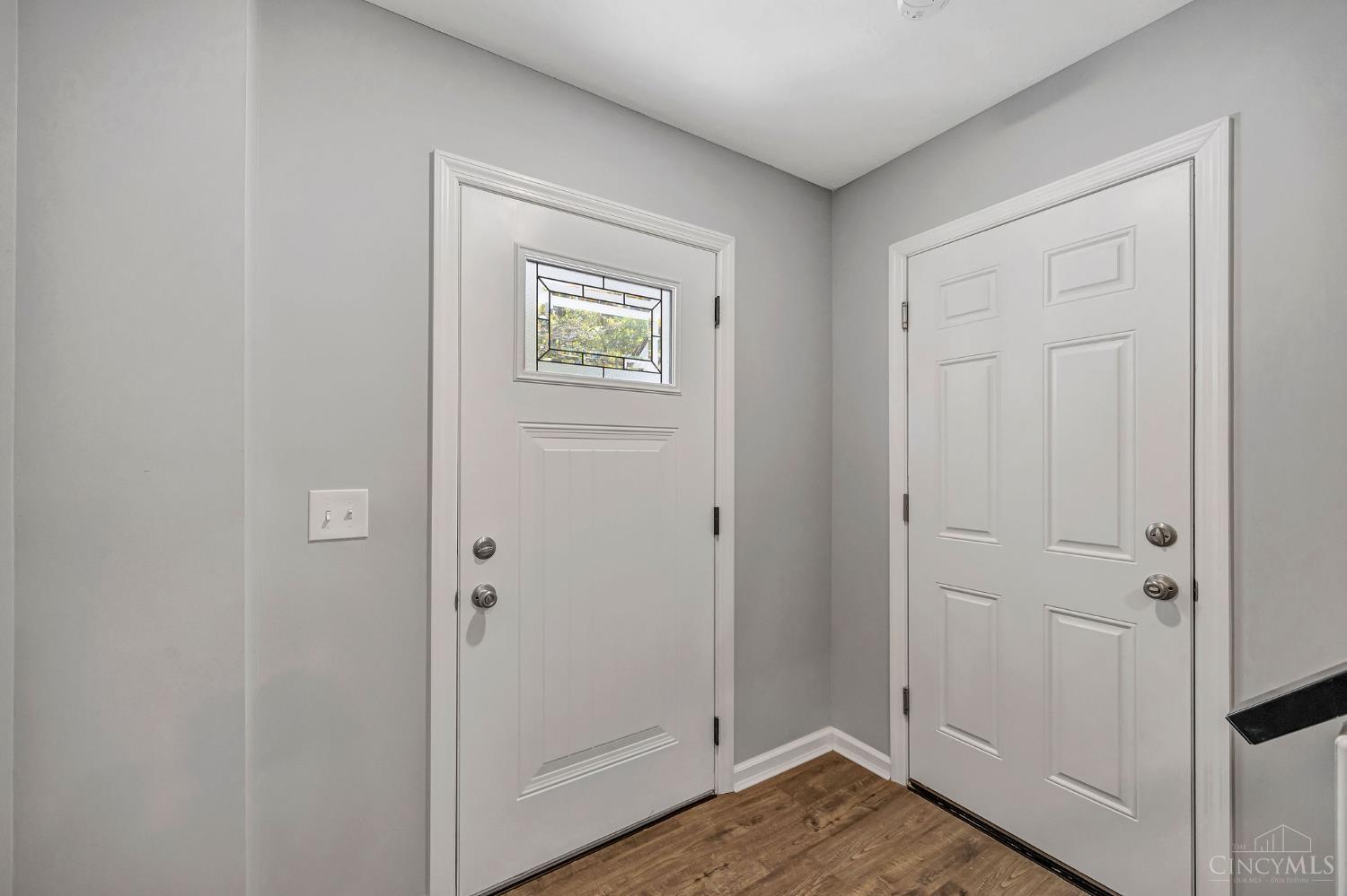 5143 Camargo Road Cincinnati, OH 45227 - Photo 4 of 49