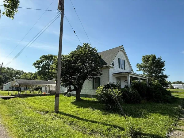$77,000 | 208 North Charles Street, Beecher City, IL 62414