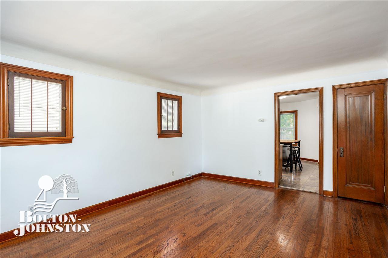 2073 Ridgemont Road Grosse Pointe, MI 48236 - Photo 6 of 21 Living Room